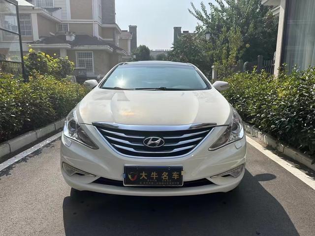 Hyundai Sonata eight