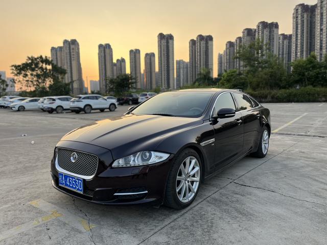 Jaguar XJ