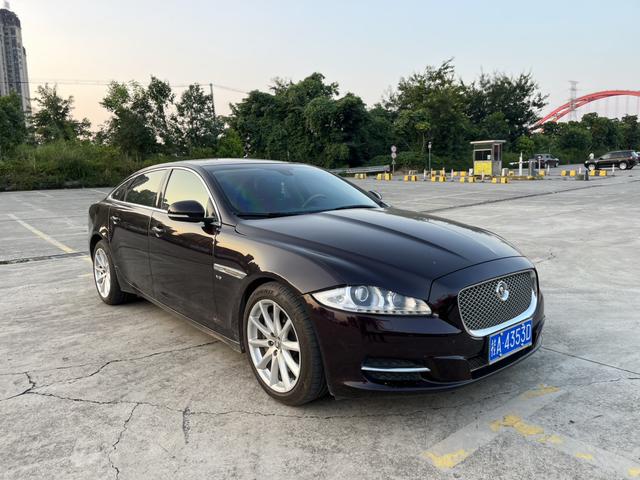 Jaguar XJ