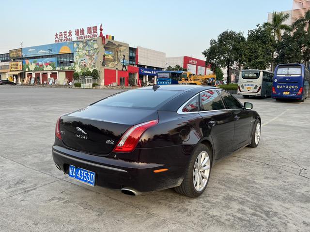 Jaguar XJ