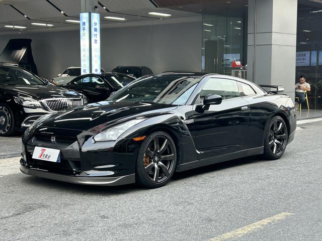 Nissan GT-R