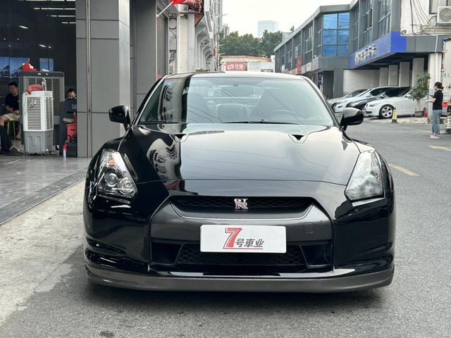 Nissan GT-R