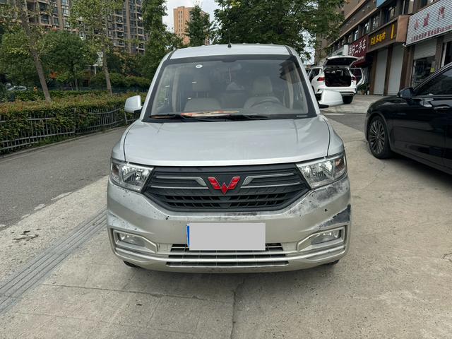 Wuling Hongguang V