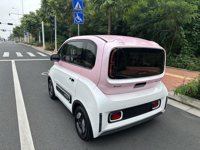 Baojun E300