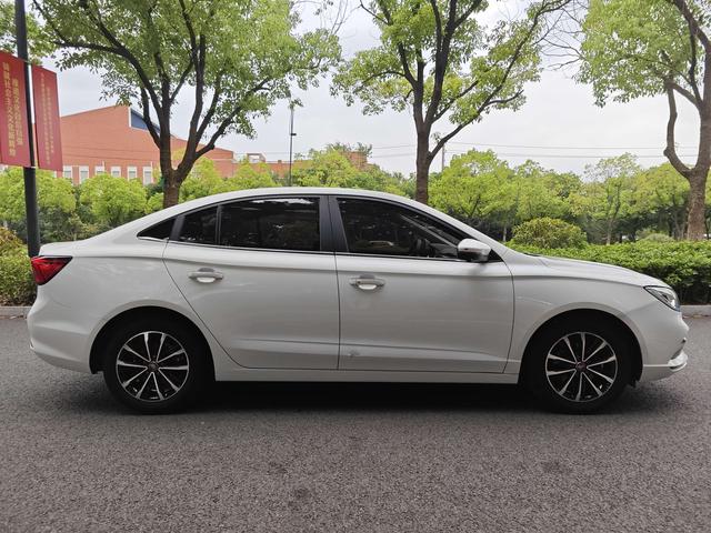 Roewe i5