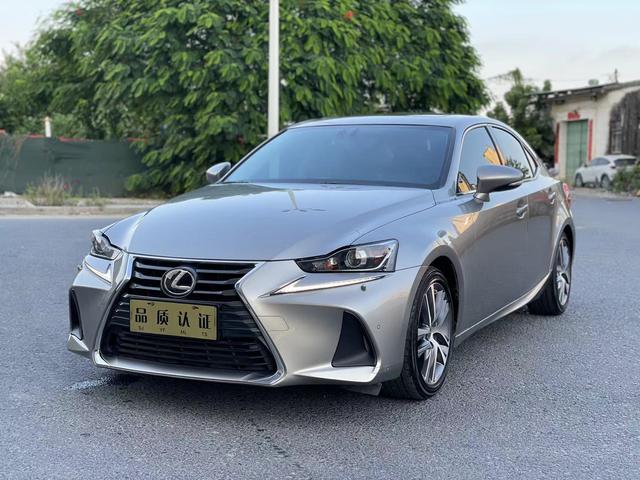 Lexus IS