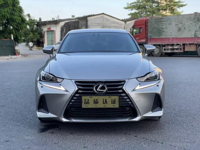 Lexus IS