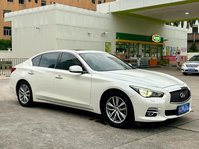 Infiniti Q50L