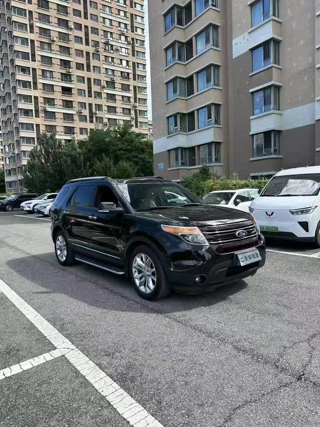 Ford Explorer (imported)