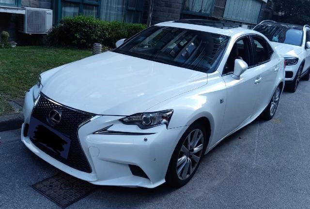 Lexus IS