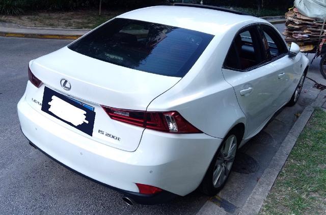 Lexus IS