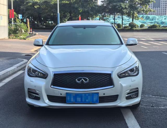 Infiniti Q50L