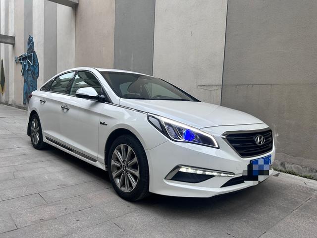 Hyundai Sonata nine