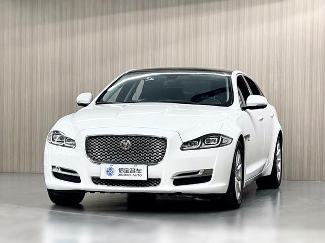 Jaguar XJ