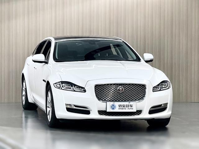 Jaguar XJ