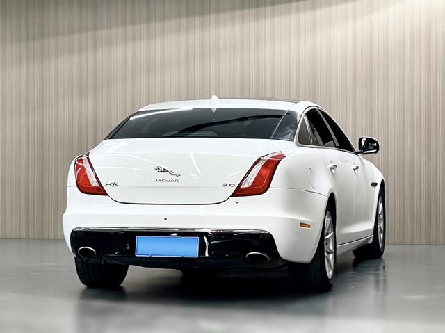 Jaguar XJ