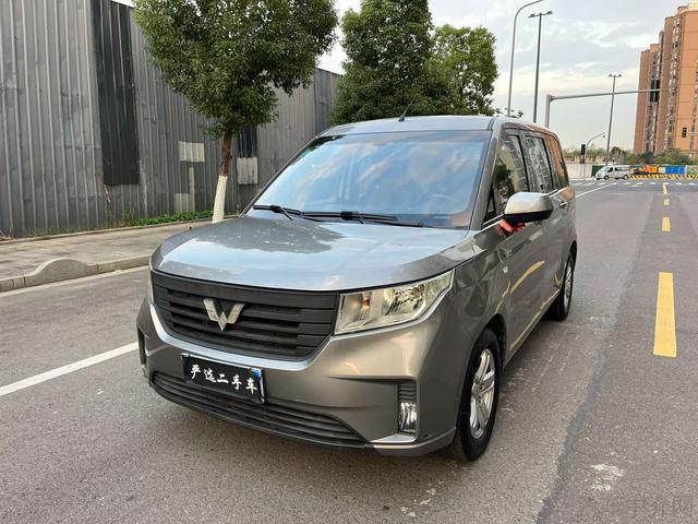 Wuling Hongguang PLUS