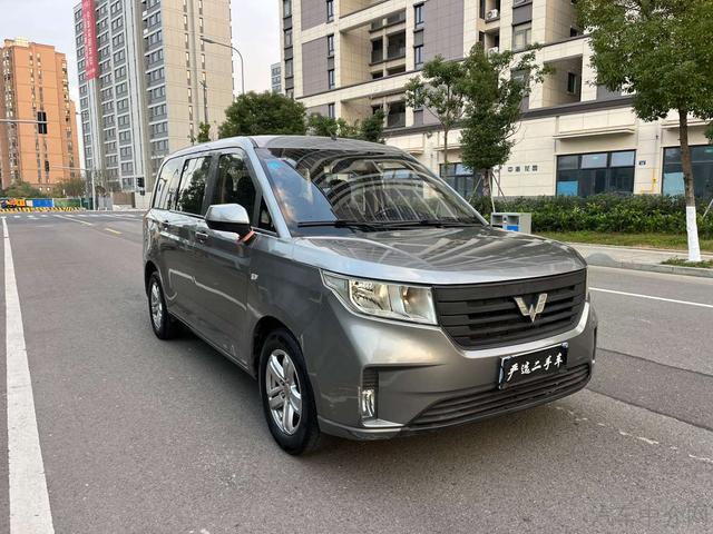 Wuling Hongguang PLUS