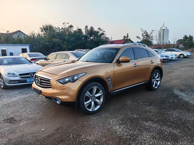 Infiniti QX70