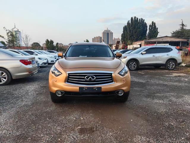 Infiniti QX70