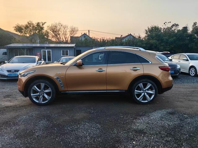 Infiniti QX70