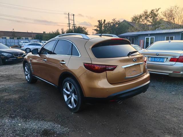 Infiniti QX70