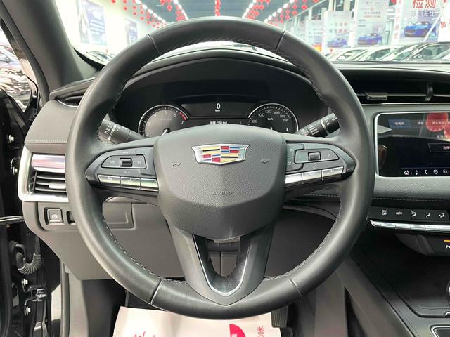 Cadillac XT4