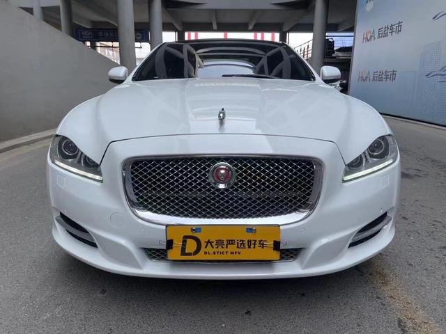 Jaguar XJ