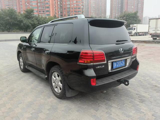 Lexus LX