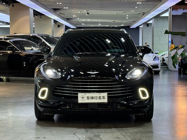 Aston Martin DBX