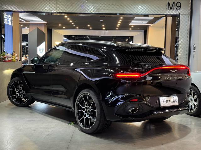 Aston Martin DBX