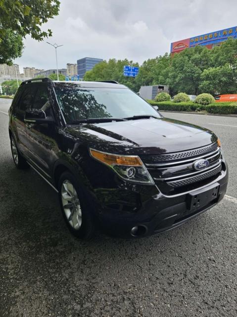 Ford Explorer (imported)