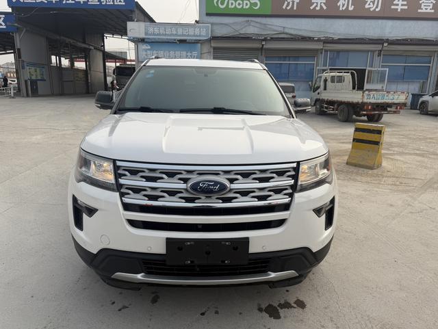 Ford Explorer (imported)