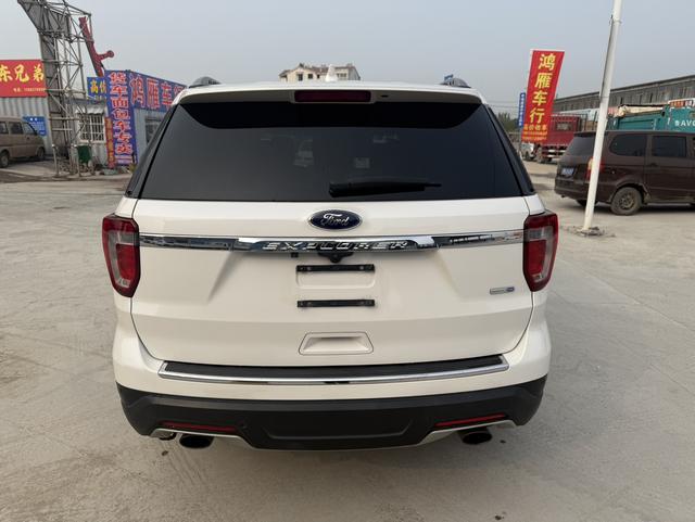 Ford Explorer (imported)