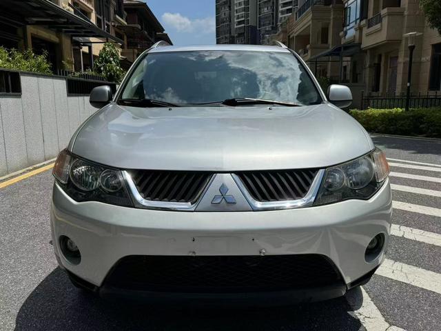 Mitsubishi Outlander (imported)