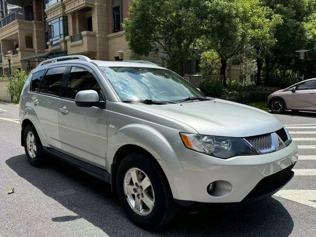 Mitsubishi Outlander (imported)