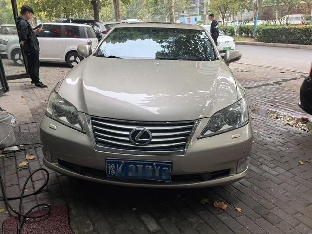 Lexus ES