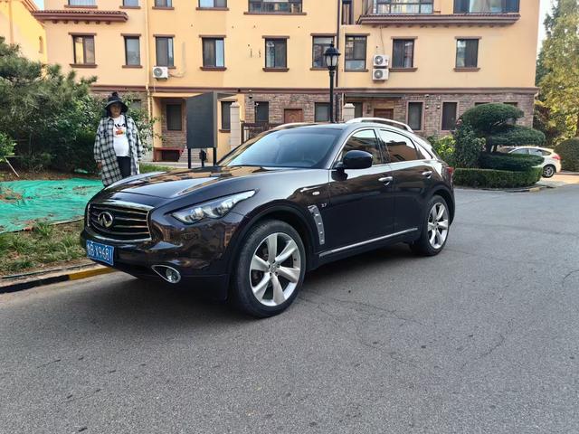 Infiniti QX70