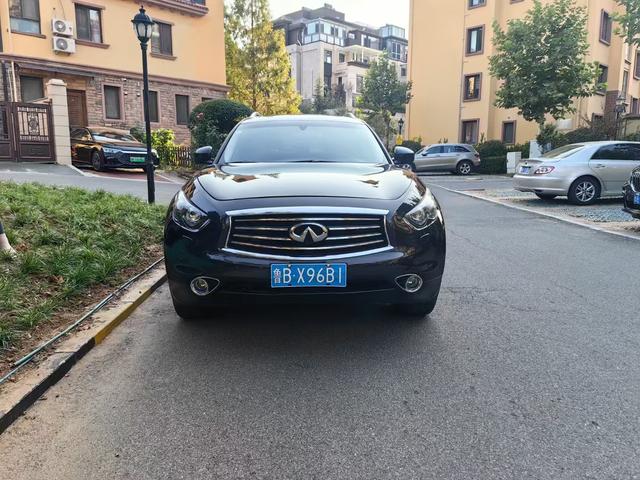 Infiniti QX70