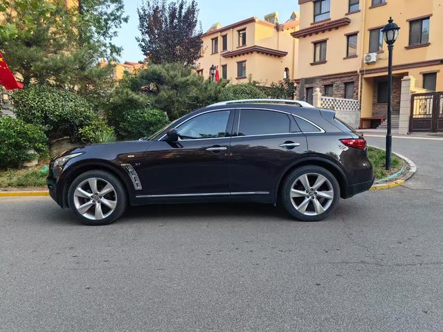 Infiniti QX70