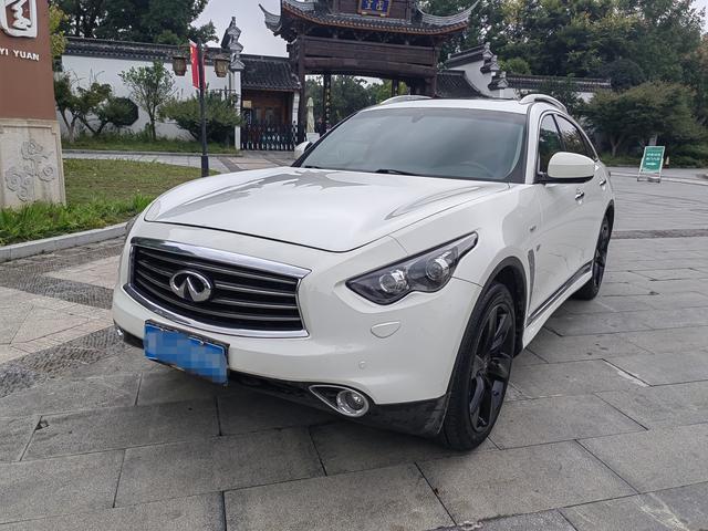 Infiniti QX70