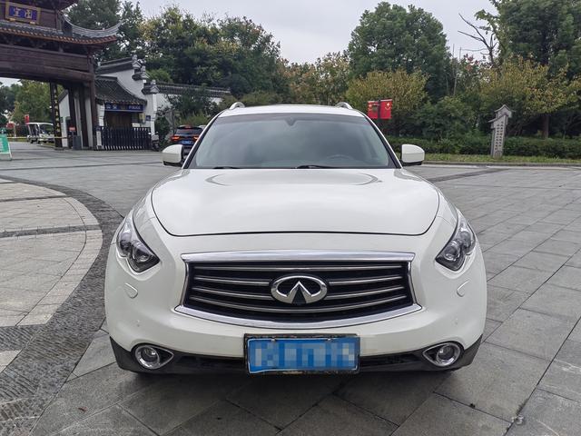 Infiniti QX70