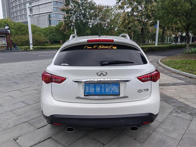 Infiniti QX70