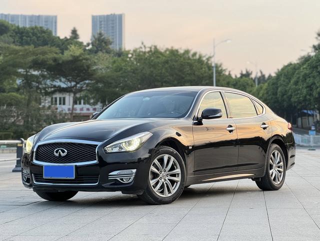 Infiniti Q70