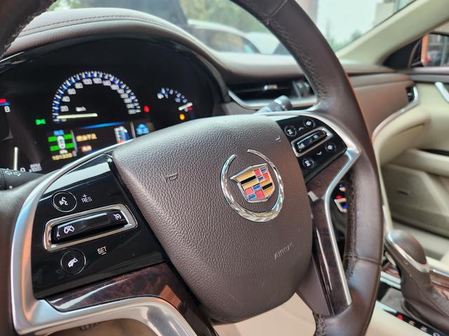 Cadillac XTS