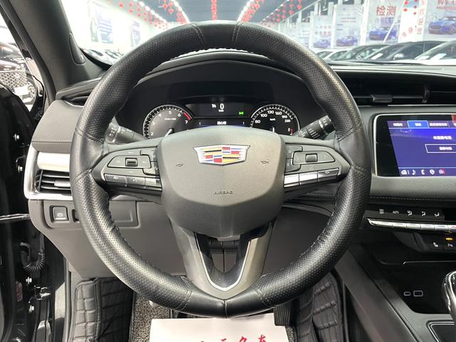 Cadillac XT4