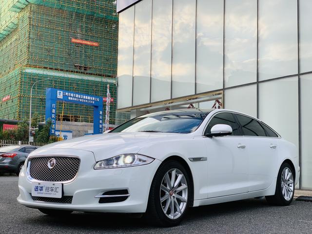 Jaguar XJ