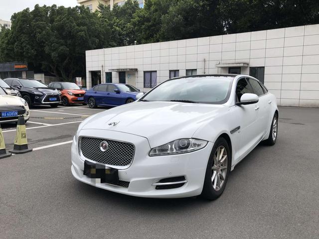 Jaguar XJ