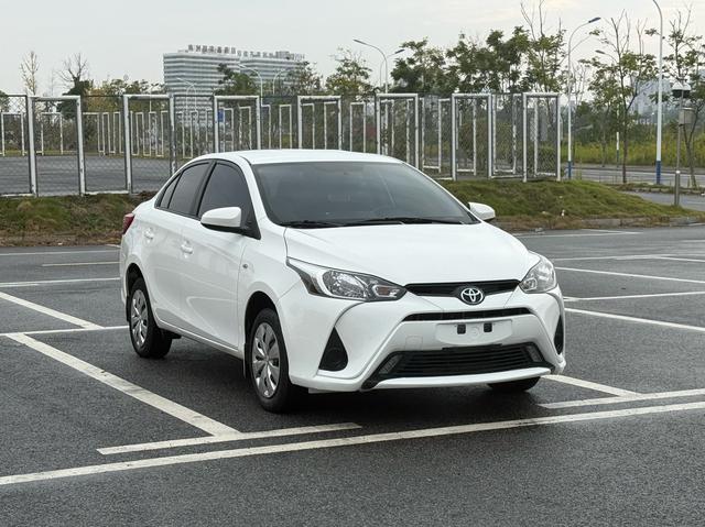 Toyota YARiS L Enjoy