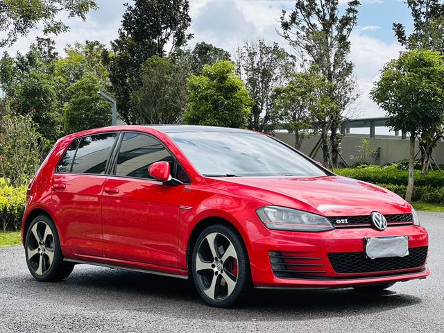 Volkswagen Golf GTI